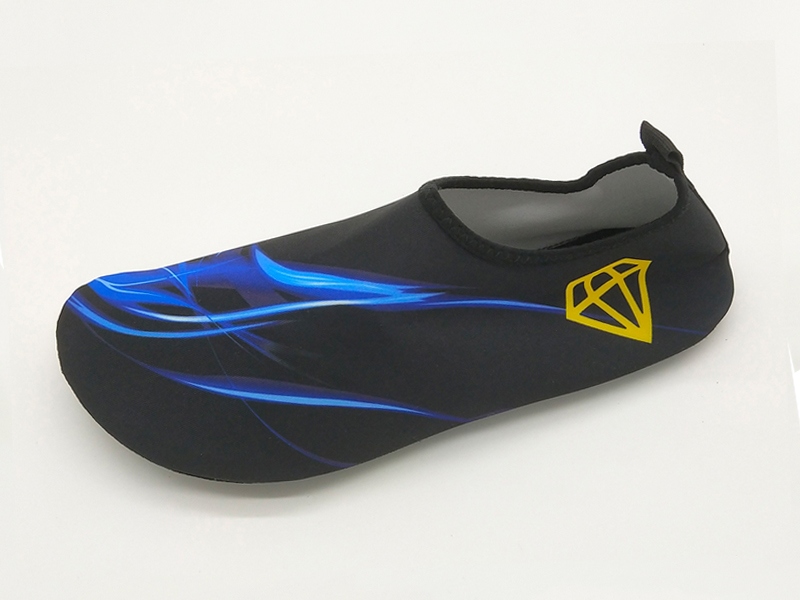 OEM Lightweight swimming shoes for summer
